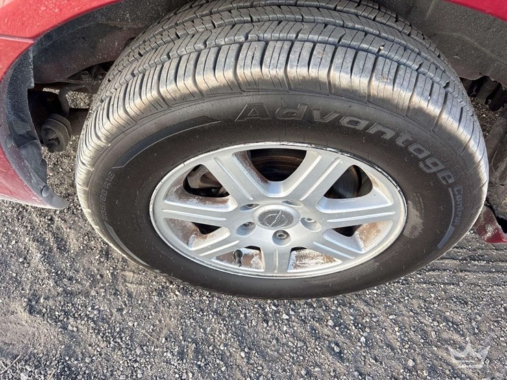 2016-chrysler-town-&-country-image-28