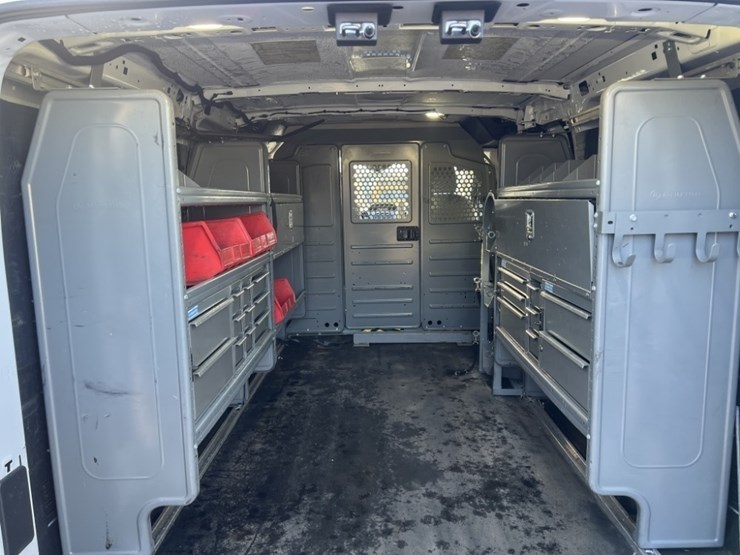 2016-ford-transit-image-16