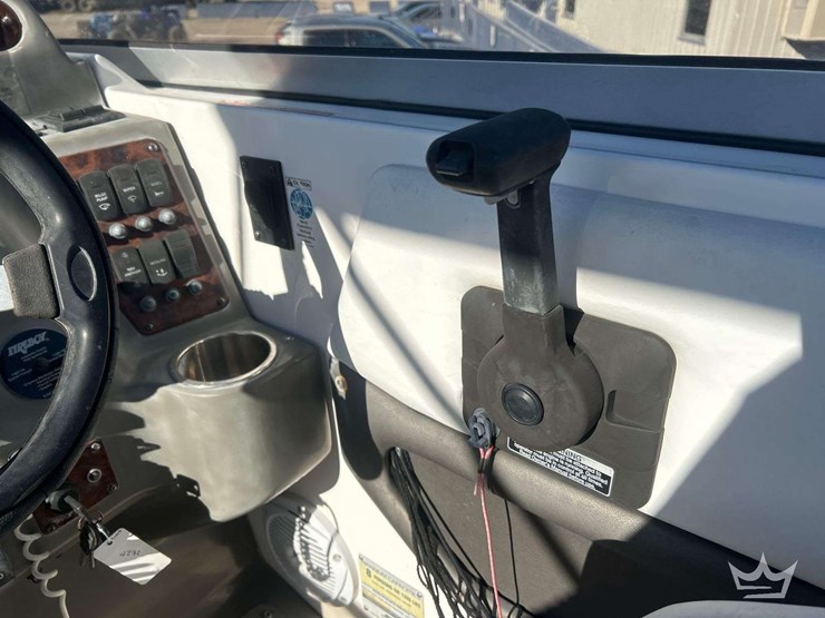 2008-regal-2565-express-cruiser-boat-with-t/a-continental-boat-trailer-image-34