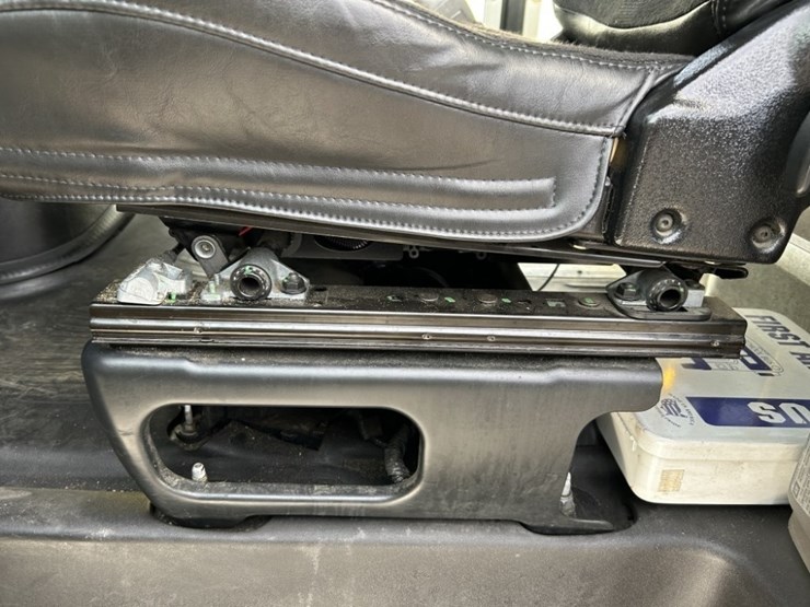 2012-chevrolet-express-paratransit-bus-image-18