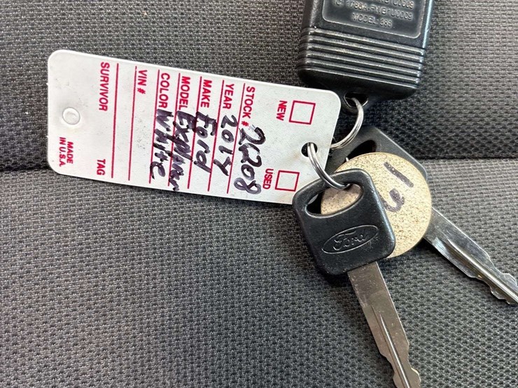 2017-ford-explorer-image-32