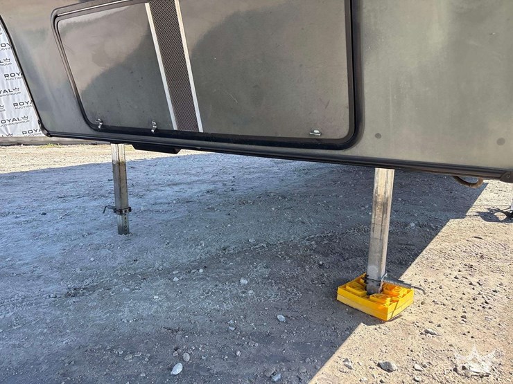 2012-crossroads-rv-elevation-t/a-5th-wheel-toy-hauler-travel-trailer-image-40