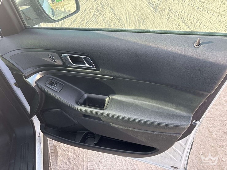 2017-ford-explorer-image-21