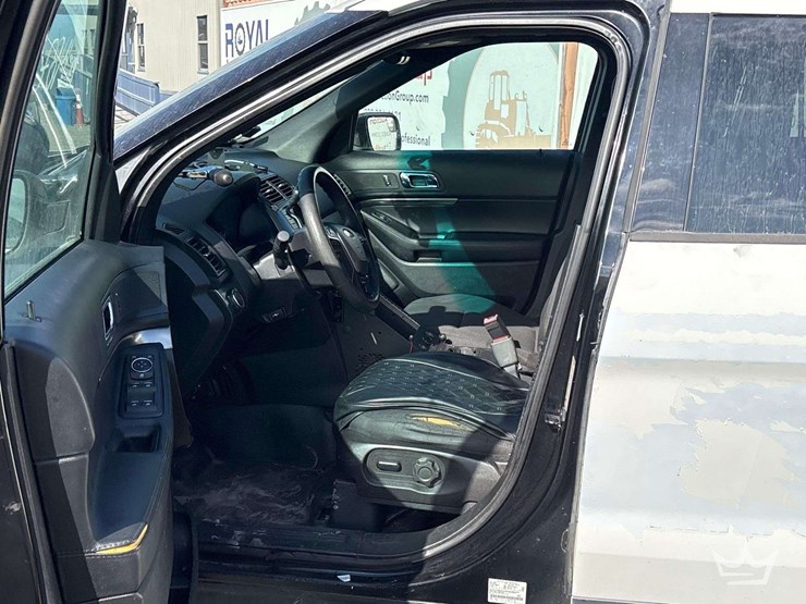 2016-ford-explorer-image-11