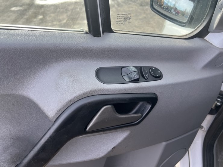 2016-mercedes-benz-sprinter-2500-image-24