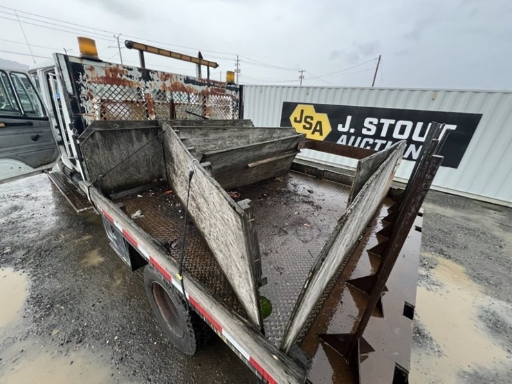 2000-freightliner-fl50-image-14