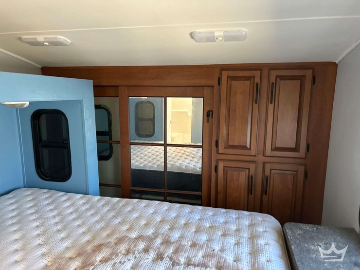 2013-keystone-laredo-la329re13-37ft.-t/a-fifth-wheel-travel-trailer-image-36