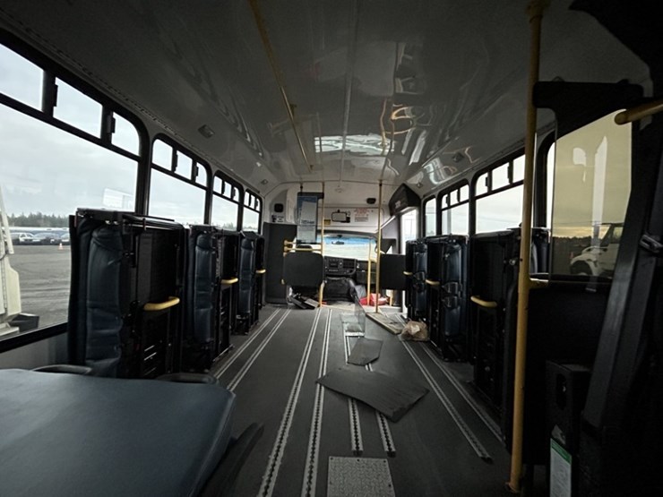 2011-chevrolet-express-paratransit-bus-image-25