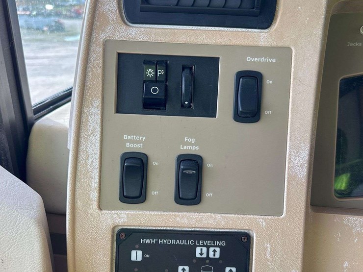 2004-winnebago-adventurer-38g-38ft.-class-a-motorhome-image-16