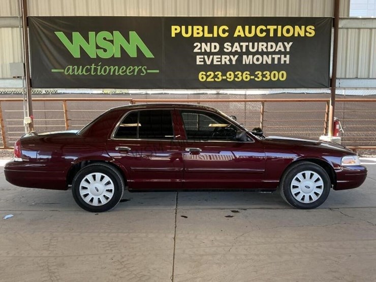 2011-ford-crown-victoria-sdn-image-1