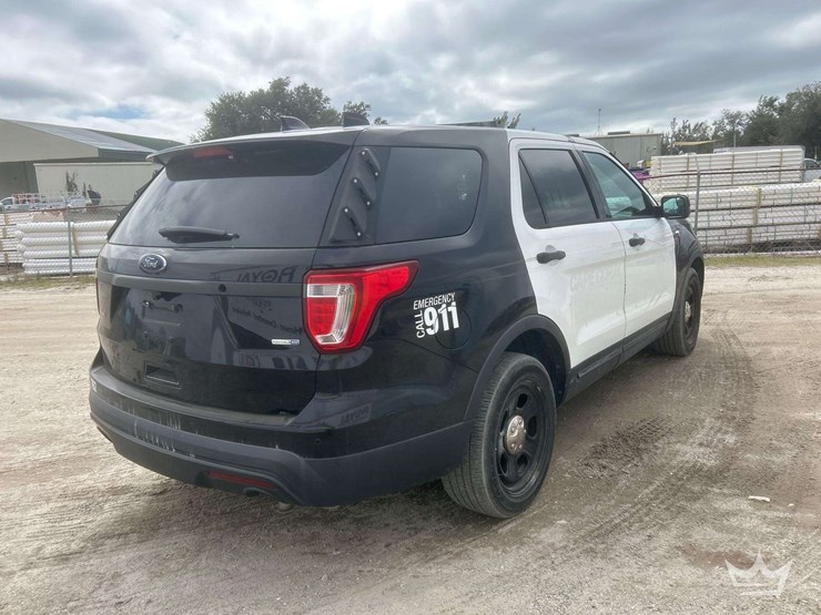 2017-ford-explorer-image-3