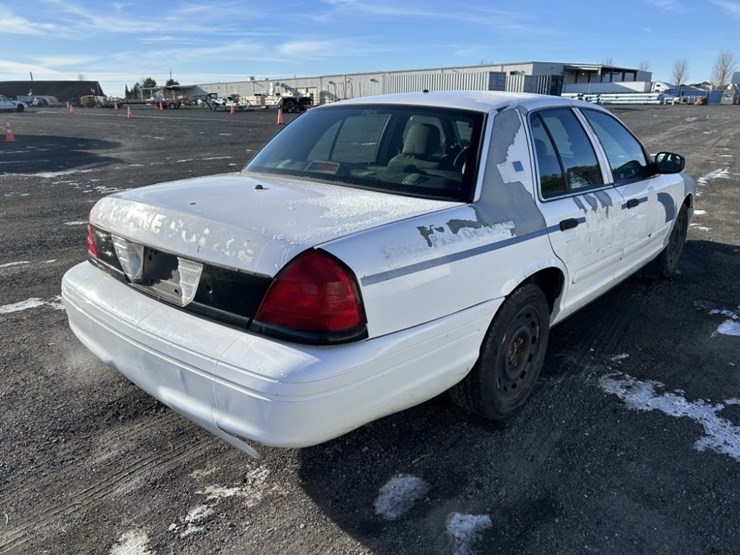 2007-ford-crown-victoria-sedan-image-5