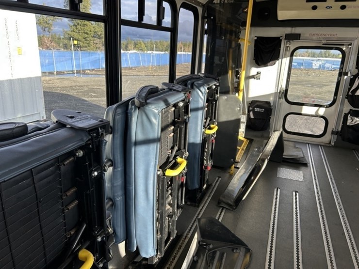 2012-chevrolet-express-paratransit-bus-image-20
