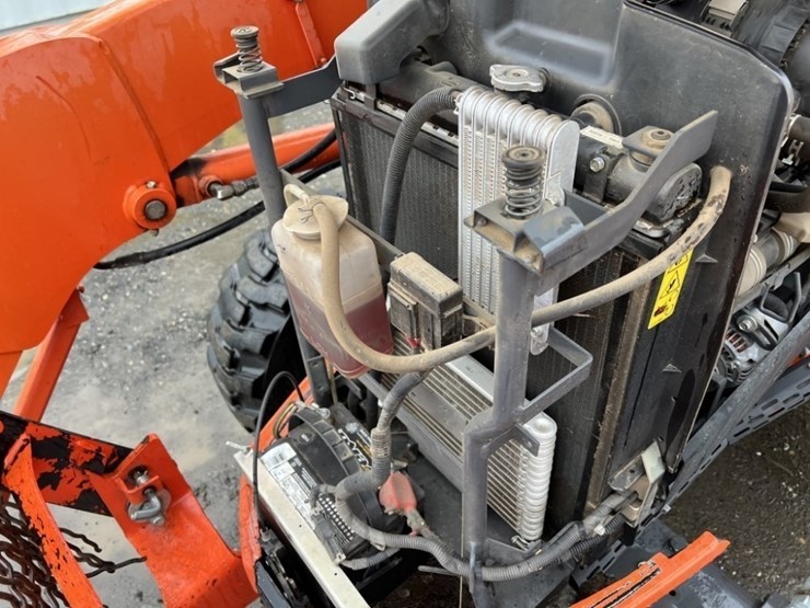 2014-kubota-l5460hst-4wd-compact-utility-tractor-image-13