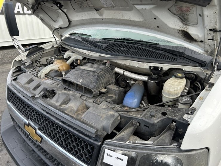 2016-chevrolet-express-paratransit-bus-image-34