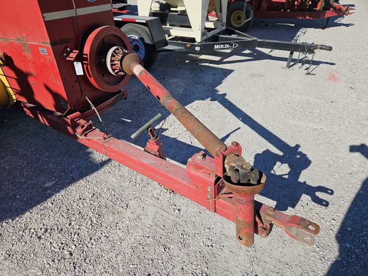 new-holland-570-image-2