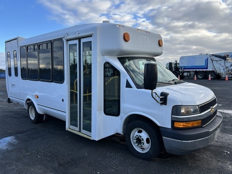 2016-chevrolet-express-paratransit-bus-image-7