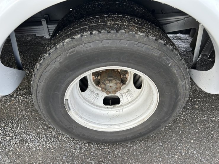 2012-chevrolet-express-paratransit-bus-image-27