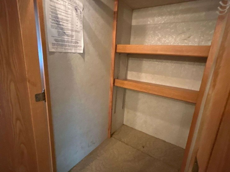 2004-winnebago-adventurer-38g-38ft.-class-a-motorhome-image-65