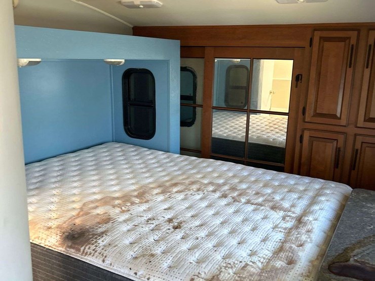 2013-keystone-laredo-la329re13-37ft.-t/a-fifth-wheel-travel-trailer-image-35