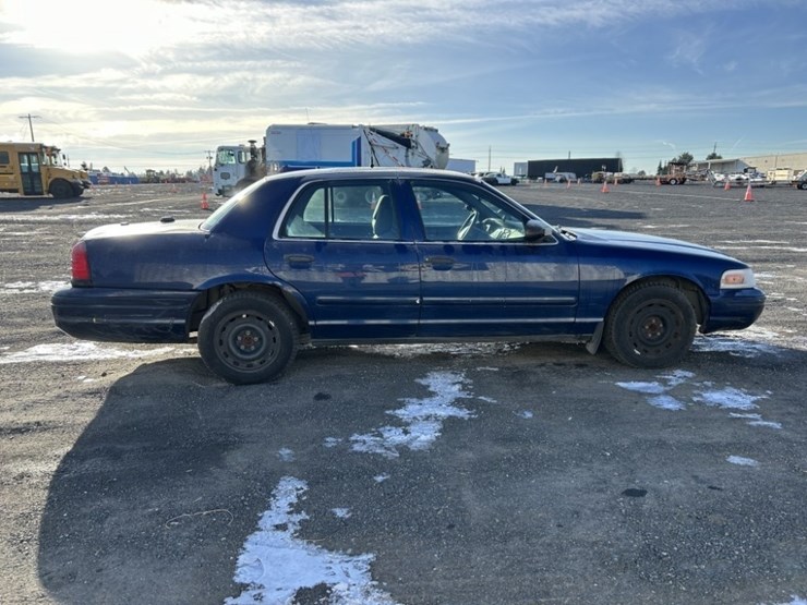 2004-ford-crown-victoria-sedan-image-6