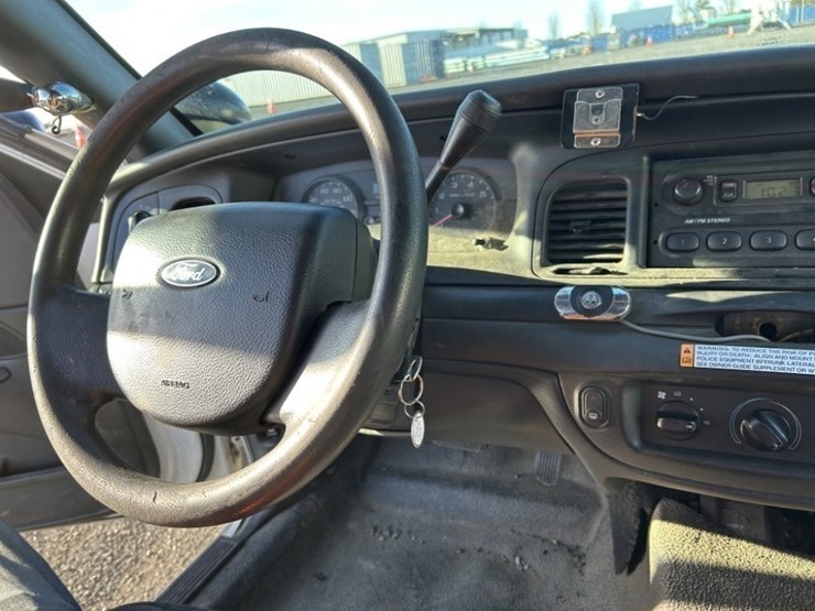 2007-ford-crown-victoria-sedan-image-16