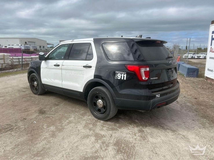 2017-ford-explorer-image-4