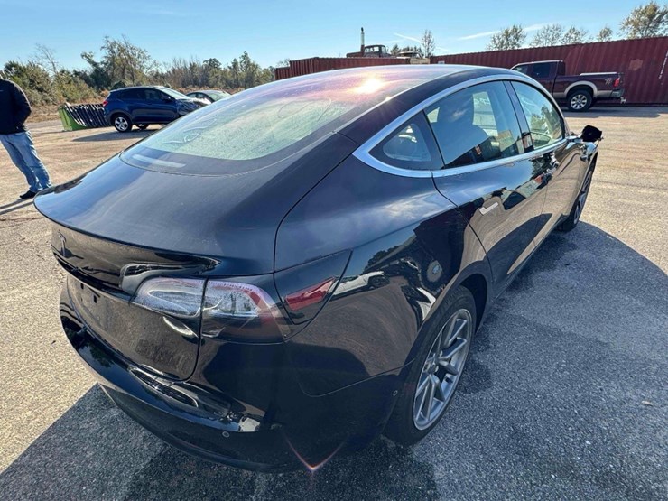 2018-tesla-model-3-image-5