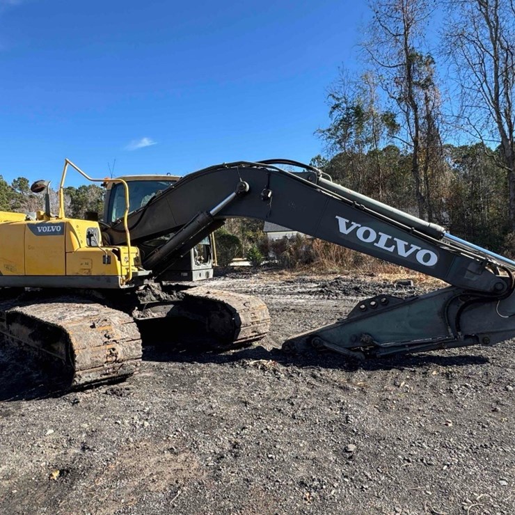 2013 VOLVO EC220DL