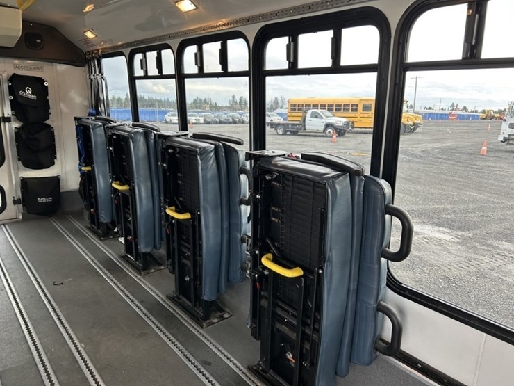 2012-chevrolet-express-paratransit-bus-image-20