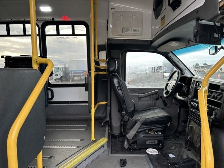 2016-chevrolet-express-paratransit-bus-image-20