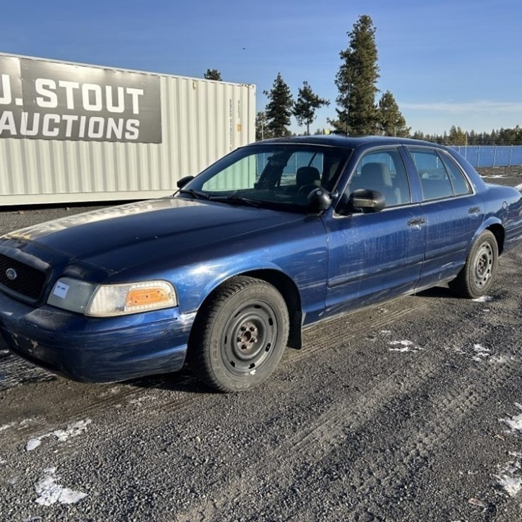 2004 Ford Crown Victoria Sedan