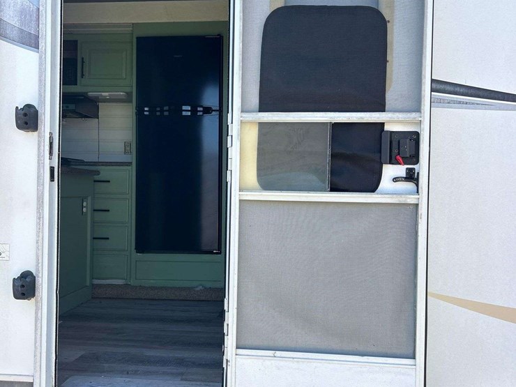 2013-keystone-laredo-la329re13-37ft.-t/a-fifth-wheel-travel-trailer-image-5