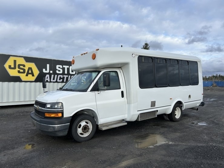 2012-chevrolet-express-paratransit-bus-image-1