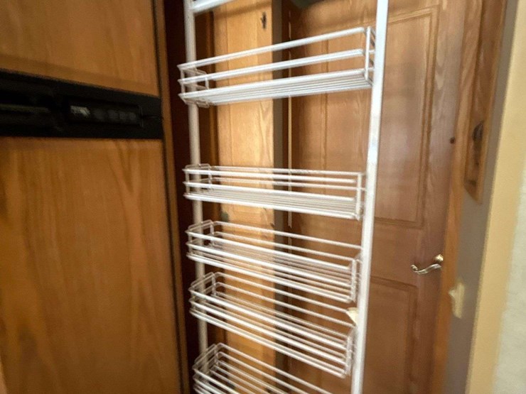 2004-winnebago-adventurer-38g-38ft.-class-a-motorhome-image-44