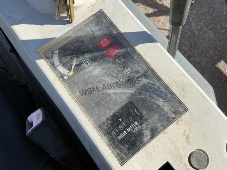 new-holland-e18sr-image-13