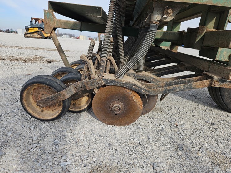 #205190-•-great-plains-drill-image-3