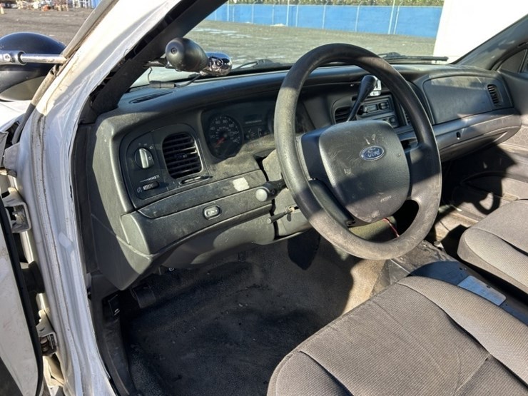 2007-ford-crown-victoria-sedan-image-19