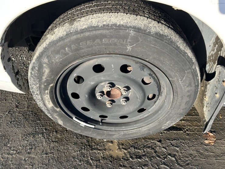 2009-ford-crown-victoria-sedan-image-25