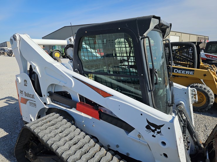 bobcat-t870-image-24