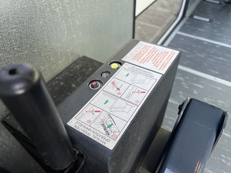 2004-ford-e350-sd-image-21