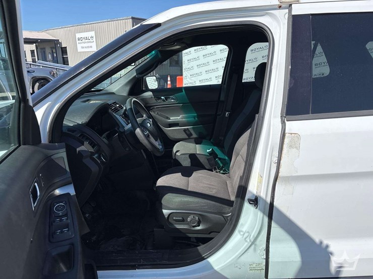 2015-ford-explorer-image-10