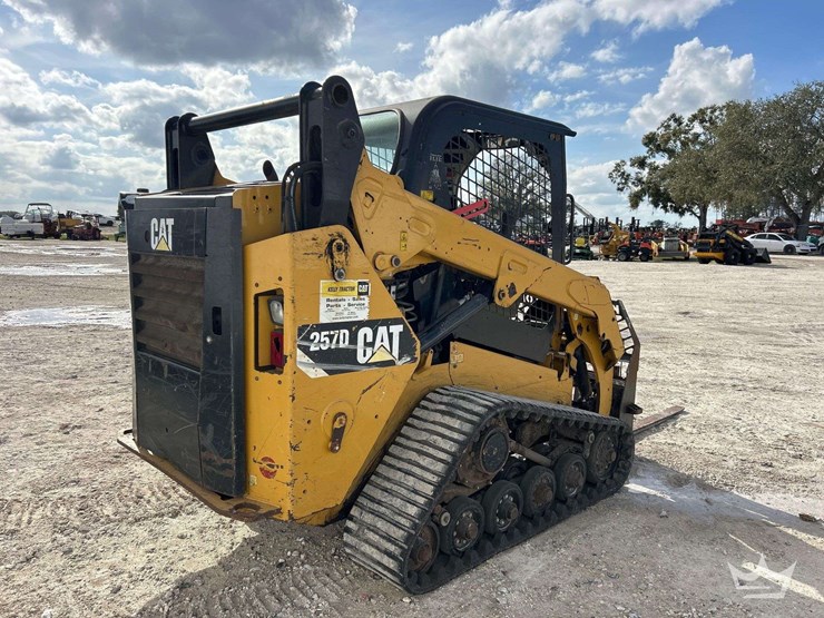 2014-caterpillar-257d-image-3