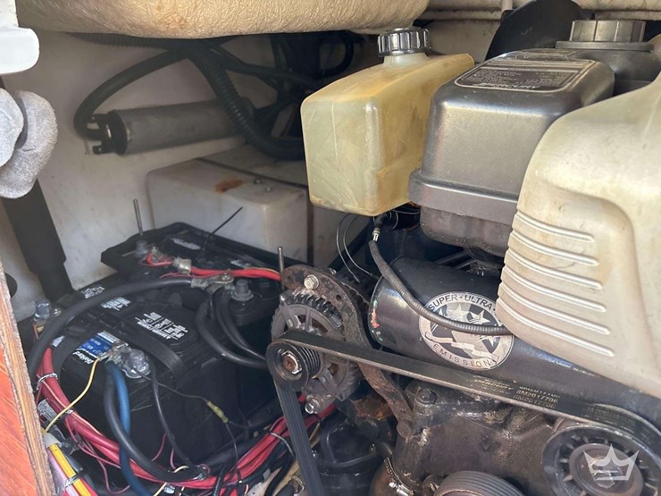 2013-larson-lxi292-29ft.-boat-with-t/a-loadmaster-boat-trailer-image-30