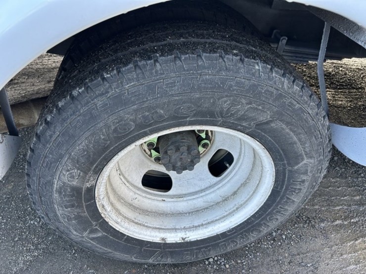 2016-chevrolet-express-paratransit-bus-image-12