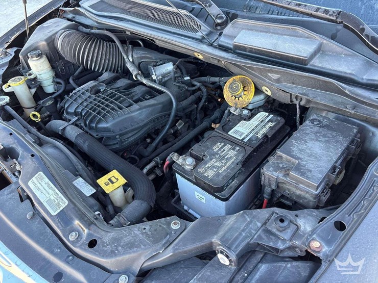 2016-chrysler-town-&-country-image-9