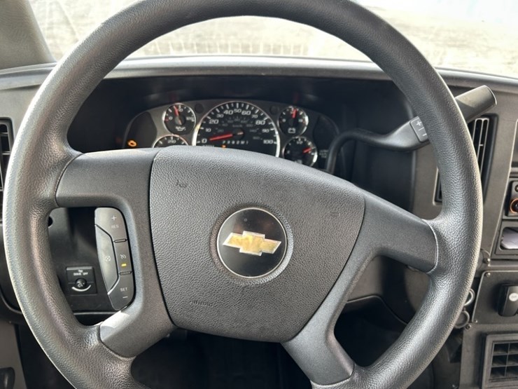 2012-chevrolet-express-paratransit-bus-image-27