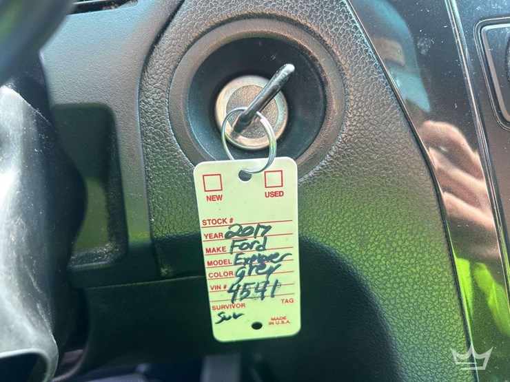 2017-ford-explorer-image-28