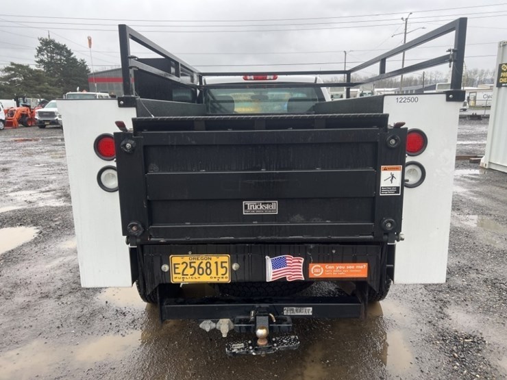 2012-gmc-sierra-utility-truck-image-5