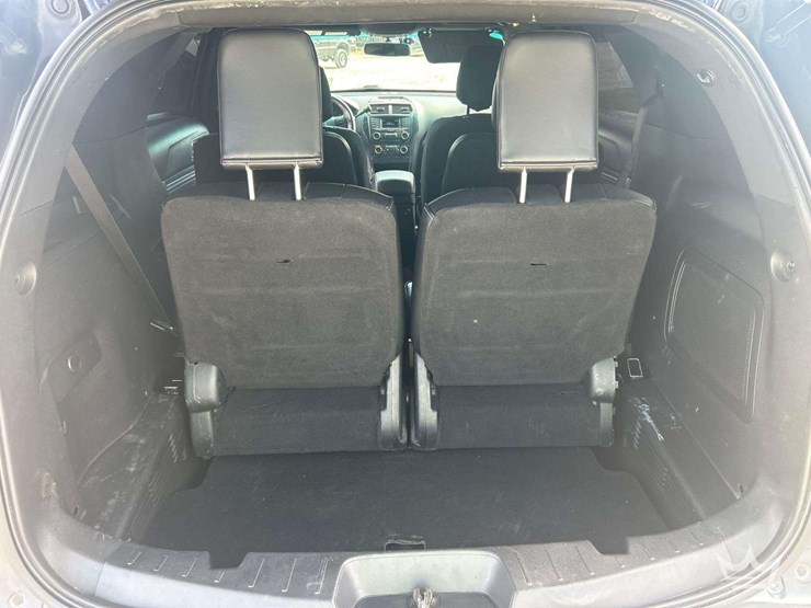 2017-ford-explorer-image-24
